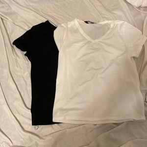 2 pack black and white v neck t-shirts